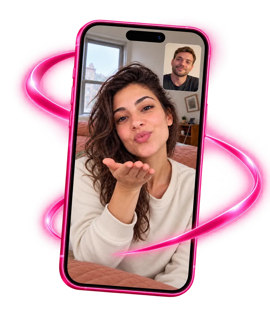 Donna che manda un bacio in videochiamata